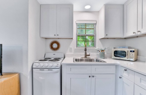 Anna Maria Condo | Freshly Remodeled Island Suite w/Pool & Pet Friendly