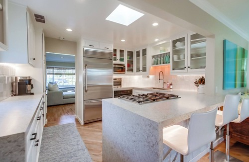 Del Mar House | Freshly Remodeled Private Beach home, walk to beach and shops - sleeps 8