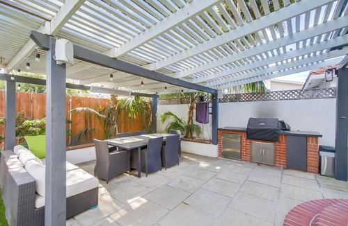 Del Mar House | Freshly Remodeled Private Beach home, walk to beach and shops - sleeps 8