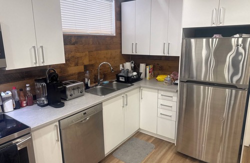 Gatineau Apartment | Freshly renovated 2 bedrom basment alartmentnVery quiete and clean place parking
