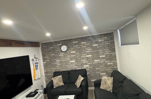 Gatineau Apartment | Freshly renovated 2 bedrom basment alartmentnVery quiete and clean place parking