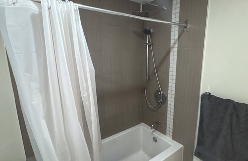 Gatineau Apartment | Freshly renovated 2 bedrom basment alartmentnVery quiete and clean place parking