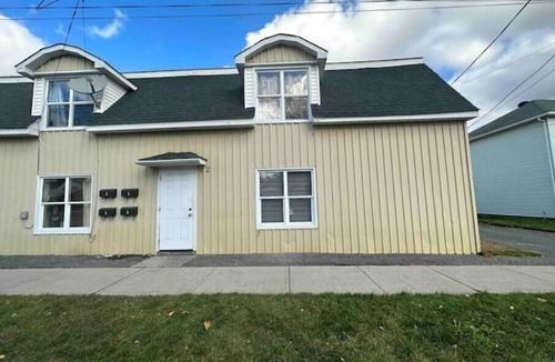 Cornwall Apartment | Freshly Renovated 2 bedroom unit