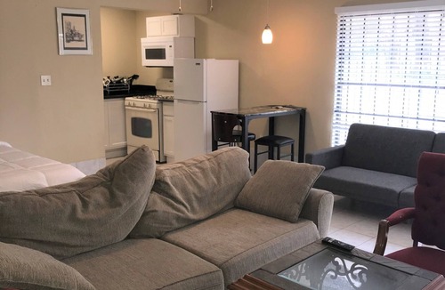 Northside House | Freshly Renovated Studio with full kitchen, bathroom, and private gate, parking
