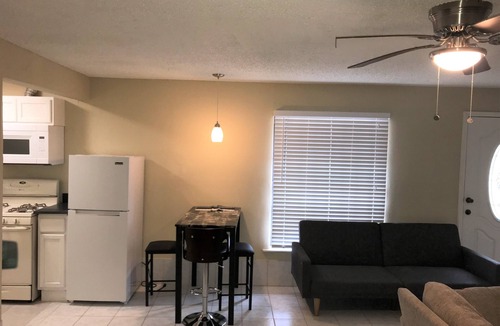 Northside House | Freshly Renovated Studio with full kitchen, bathroom, and private gate, parking