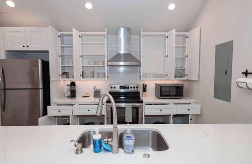 Downtown Jacksonville Apartment | Freshly Renovated Apt - Steps from TIAA Bank Field