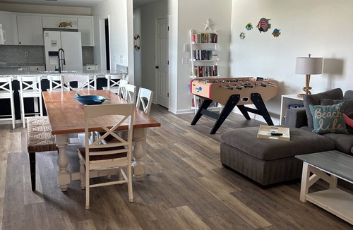 Surf City House | Freshly Updated Beachfront home – Reserve Spring/Summer