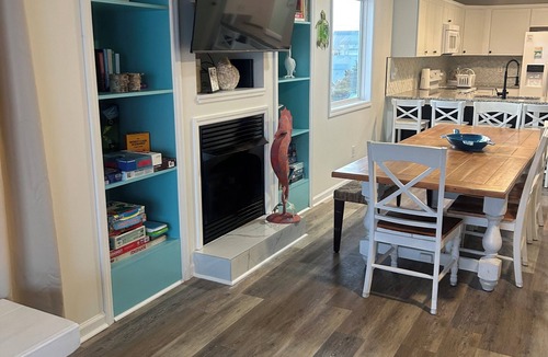 Surf City House | Freshly Updated Beachfront home – Reserve Spring/Summer