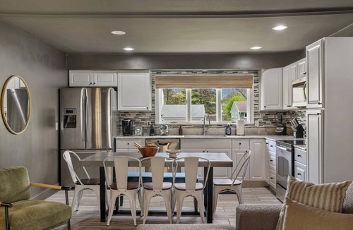 Grand Blanc House | Freshly-Updated Cozy 5BR/2BA Serene Retreat!