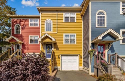 St. John's House | Freshwater Joys 4BR Jellybean Home Near Downtown