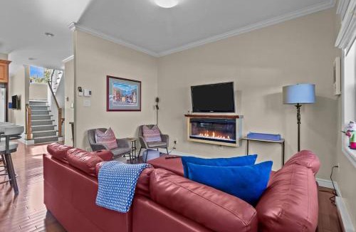 St. John's House | Freshwater Joys 4BR Jellybean Home Near Downtown