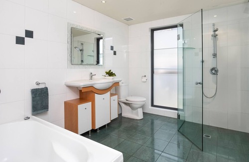 Freshwater House | FRESHWATER STUNNING BEACHSIDE PANORAMA