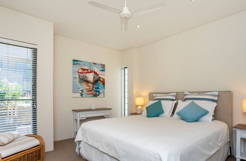 Freshwater House | FRESHWATER STUNNING BEACHSIDE PANORAMA