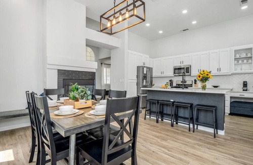 Fresno House | Fresno House , Pool , BBQ , Firepit , Garage , 3BD/2BTH