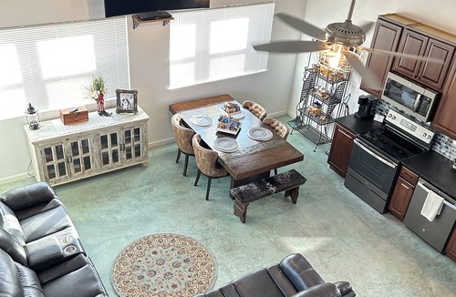 Sheridan House | Frick'n Ranch Less than a mile from Splashway