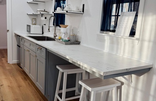 Dublin Cottage | Frieda - Fully Furnished 2 Person Cottage for short or mid-term stays