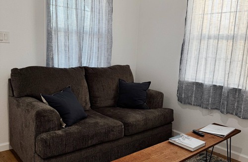 Dublin Cottage | Frieda - Fully Furnished 2 Person Cottage for short or mid-term stays