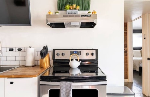 Rincon Heights Apartment | Friendly 2BR Retreat BBQ & Free Parking
