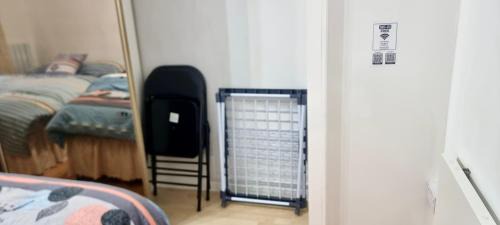 Barking Apartment | Friendly family apartment comfort sleep 6 close to tube bus airport