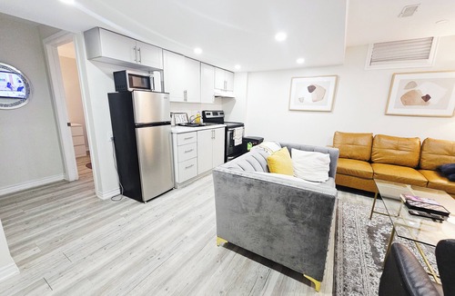 Brantford House | Friendly Garden Ave Suite 1min HWY403