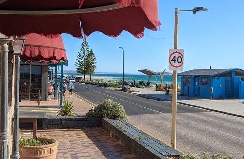 Henley Beach Apartment | Friendly@Henley