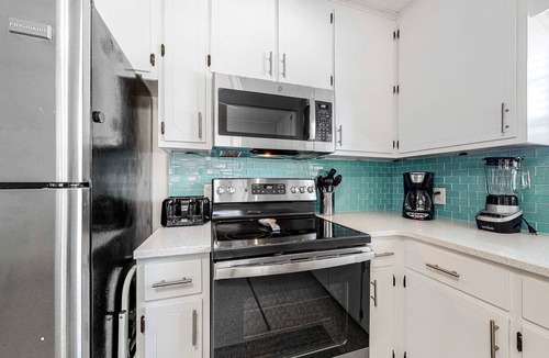 Kiska Beach House | Friendly Home with High-Speed WiFi, Central AC, Firepit, and Outdoor Shower