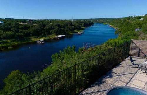 Pedernales Canyon Ranch House | Friends & Family Favorite! Views