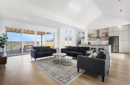 Pedernales Canyon Ranch House | Friends & Family Favorite! Views