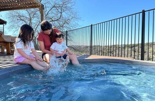 Pedernales Canyon Ranch House | Friends & Family Favorite! Views