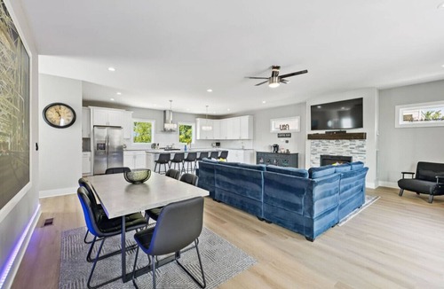 Buena Vista House | Friends in Skyline Places, 10 min to Broadway, Perfect for Groups!