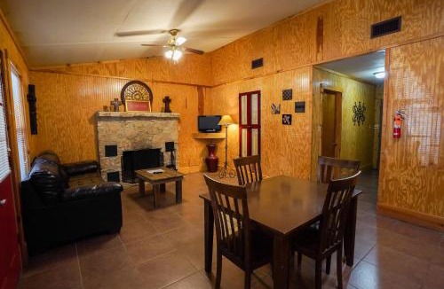 Sabinal House | Frio Country #09