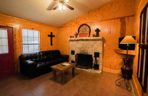 Sabinal House | Frio Country #09