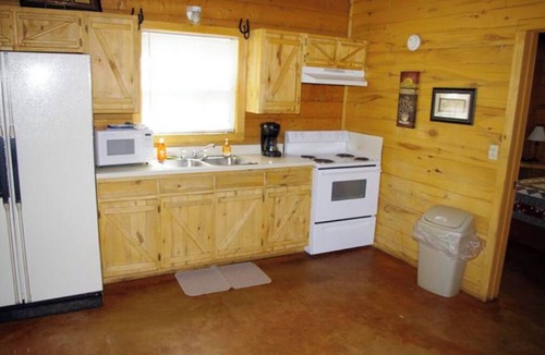 Leakey Cabin | Frio Pecan Farm Log Cabins