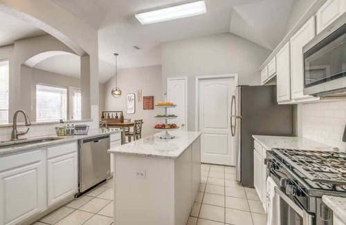 Frisco House | Frisco Spacious & Cozy Bling Home by Aya