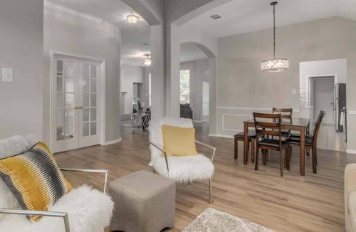Frisco House | Frisco Spacious & Cozy Bling Home by Aya