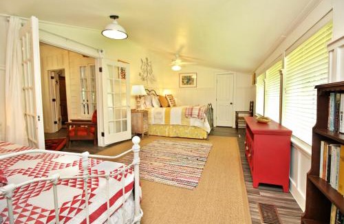 Wimberley House | Frog Cottage on the Blanco