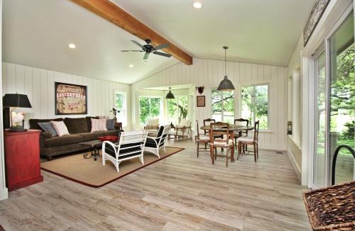 Wimberley House | Frog Cottage on the Blanco