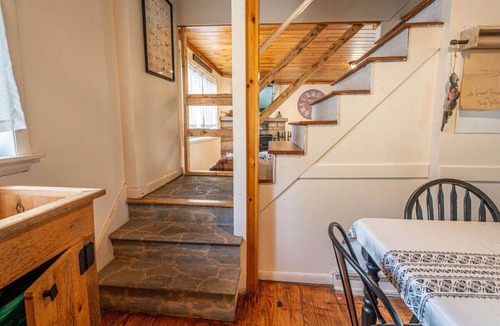 Jersey Shore House | Frog Hollow Lodge | Riverfront, Fire Pit + Kayaks!