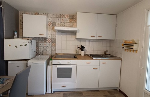 La Barre-de-Monts Apartment | Fromentine, apartment Ground floor of a house on the edge of a forest for 2 people. - Wifi