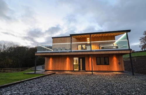 Ruthin House | Fron Haul - Robin Goch