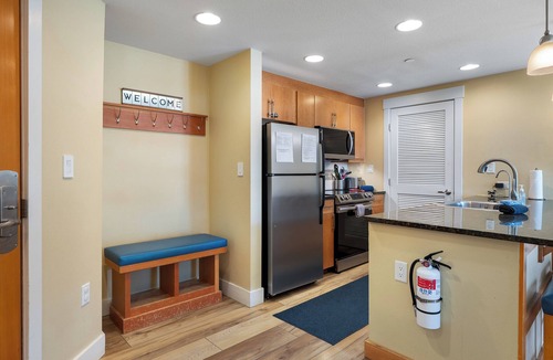 Winter Park Condo | Front Corner at Base: 3 King Beds, Deck, Views