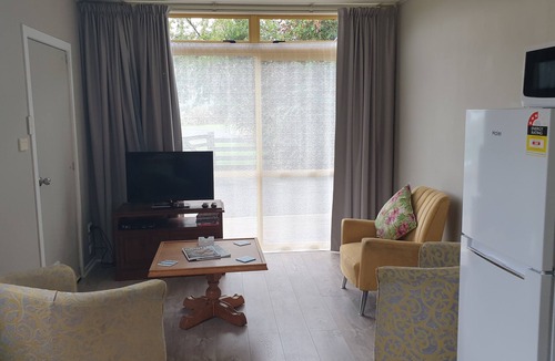 Rotoma Cottage | Front Cottage by Lakeside