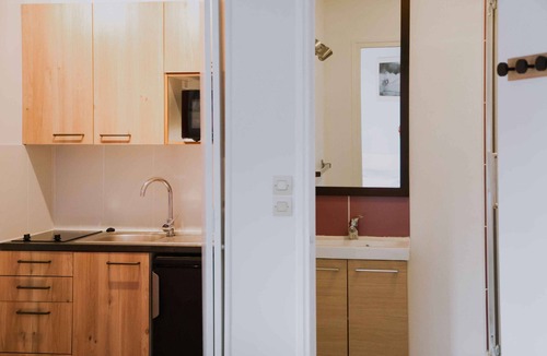 Saint-Martin-aux-Buneaux Apartment | Front de mer 1, cosy studio with full sea view at Les Petites Dalles