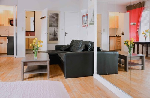 Saint-Martin-aux-Buneaux Apartment | Front de mer 1, cosy studio with full sea view at Les Petites Dalles