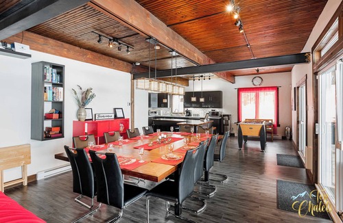 Cheneville Ski Chalet | Front LAKE Simon HOT TUB 10 beds 16p BEACH private