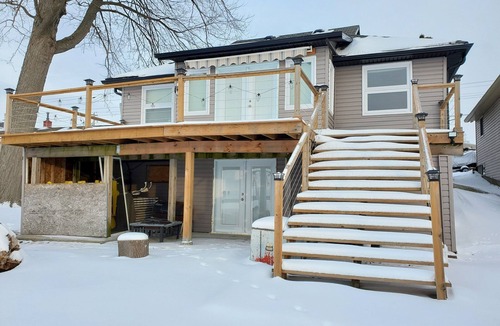 Lindsay Cottage | Front lake view cottage with peace and quite place