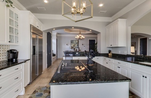 Avalon Beach Estates House | Front Row Beach House 6BR/5.5 bath private pool and private beach access.