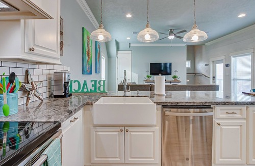 Crystal Beach House | Front Row Sea't~4BR~Luxury~Beachfront~Views~Hammocks~King Beds
