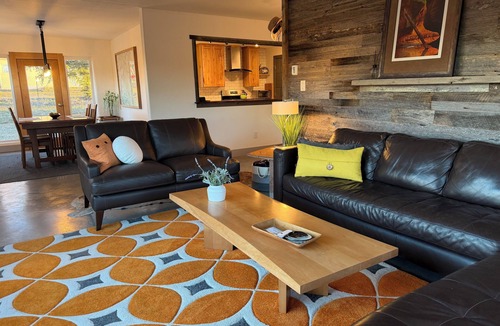Monticello House | Front row seats to nature. Your escape with a view