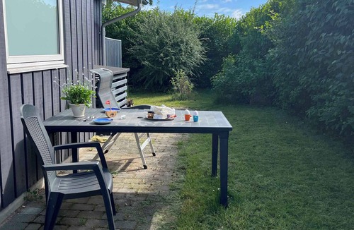 Holbaek House | Front-row summerhouse with view and big garden